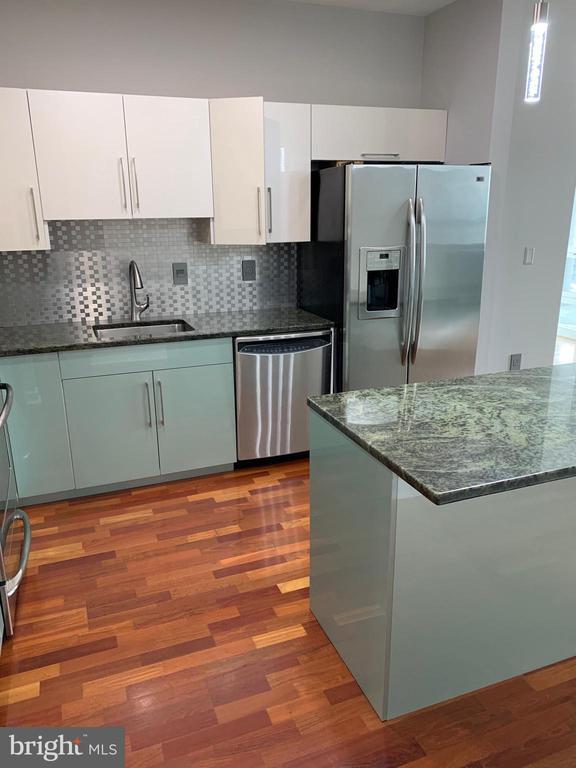 Building Photo - 901 N Penn St