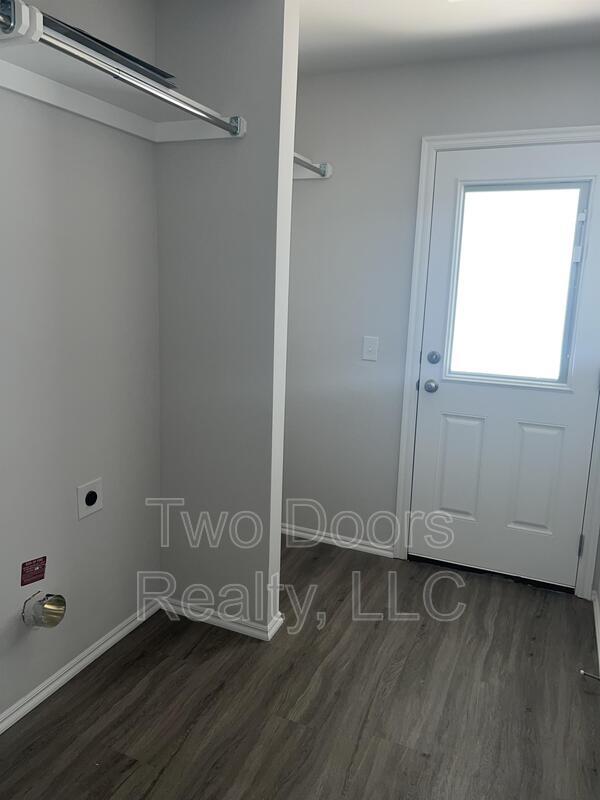 Building Photo - 1009 Ichabod Cir