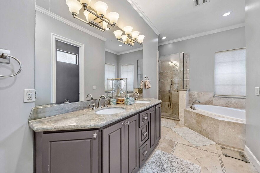 Primary bathroom - 328 Bomar St