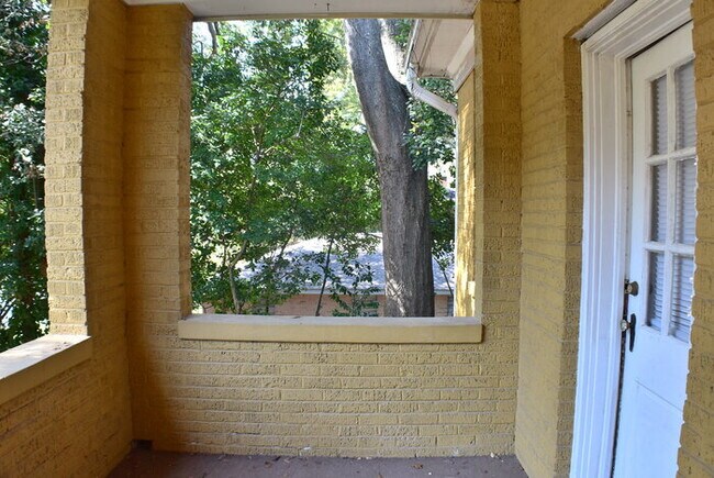 Building Photo - 2417 Blossom St