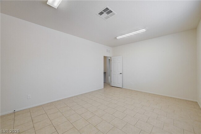 Building Photo - 6637 Cliff Shore Ct