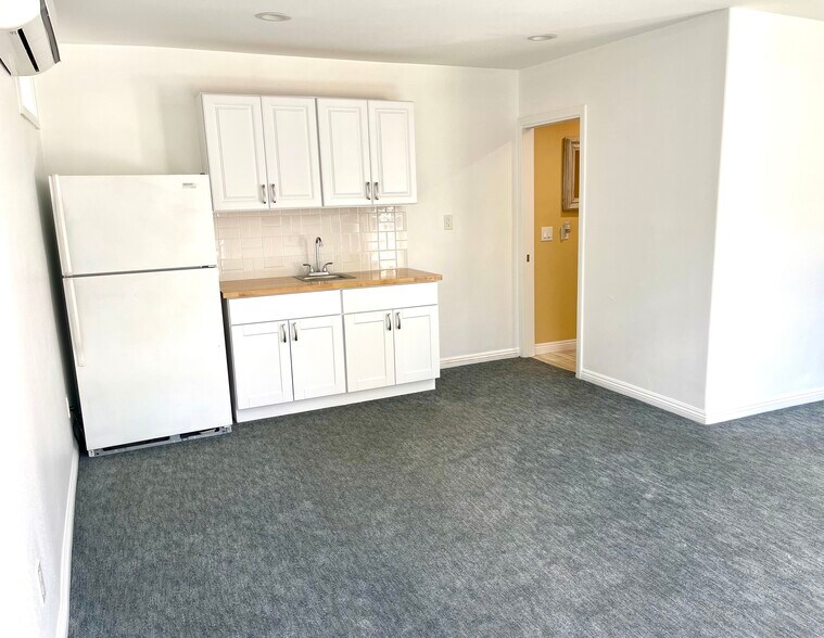 Building Photo - 4911 Sunnyslope Ave