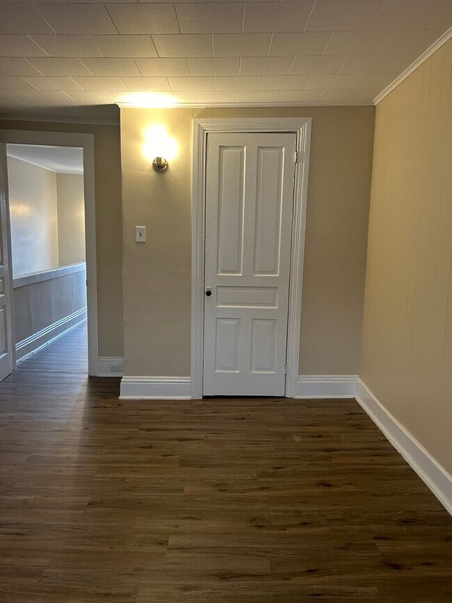 Building Photo - 121 N State St