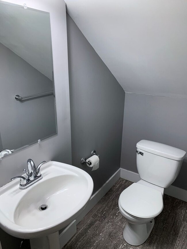 Building Photo - 1497-1499 Perry Street