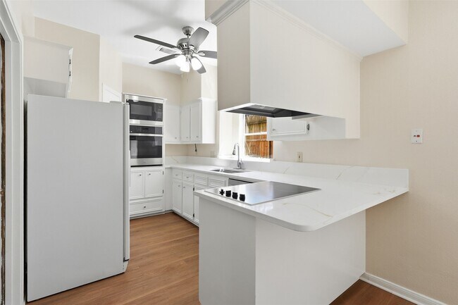 Building Photo - 5515 Strack Rd