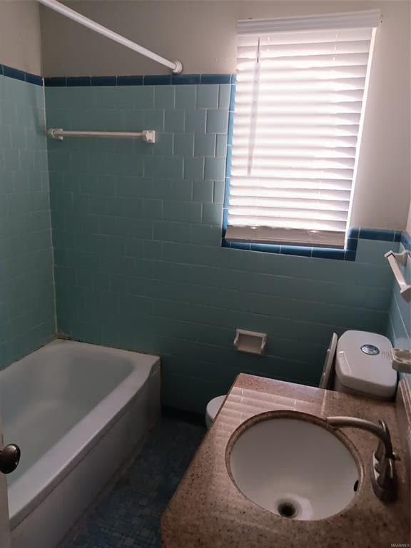 Building Photo - 2321 Woodlawn St