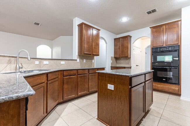 Building Photo - 7651 Mission Ledge