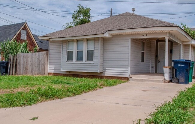 Primary Photo - Must See 2-Bedroom Home!!