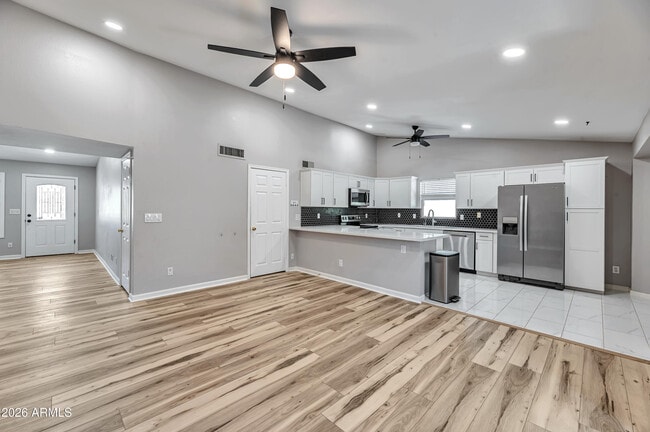 Building Photo - 6502 E Grandview Dr