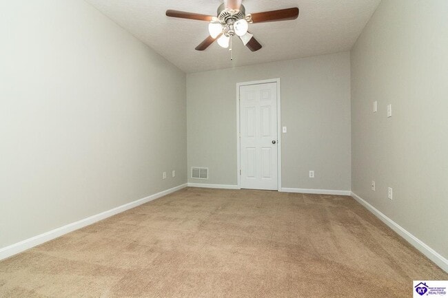 Building Photo - 134 Twin Lakes Dr