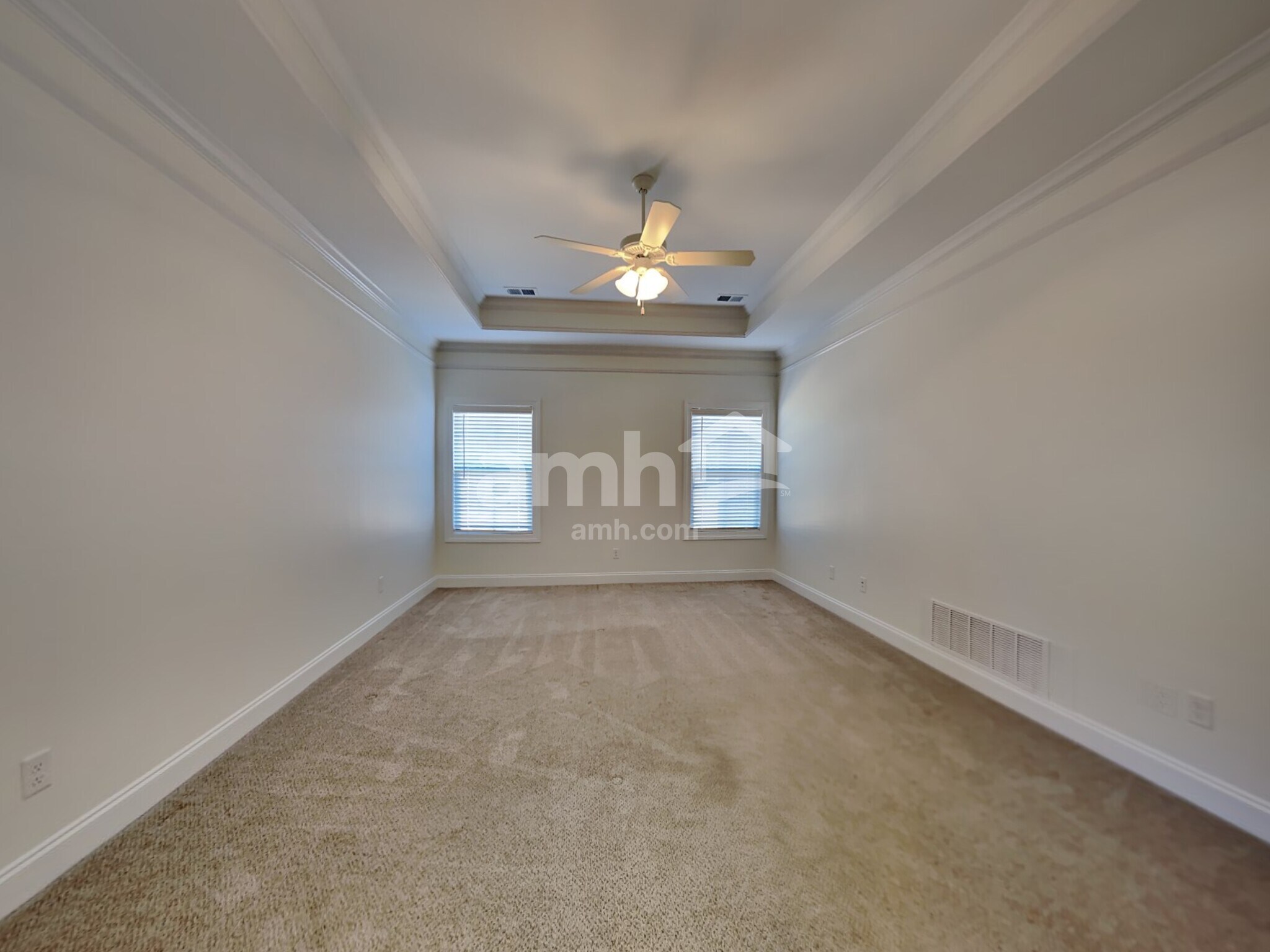 Building Photo - 3284 Vineyard Dr S