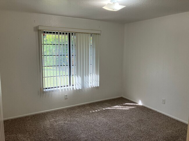 Building Photo - 3813 Saguaro Cir