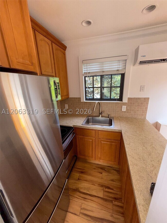 Building Photo - 1222 Salzedo St