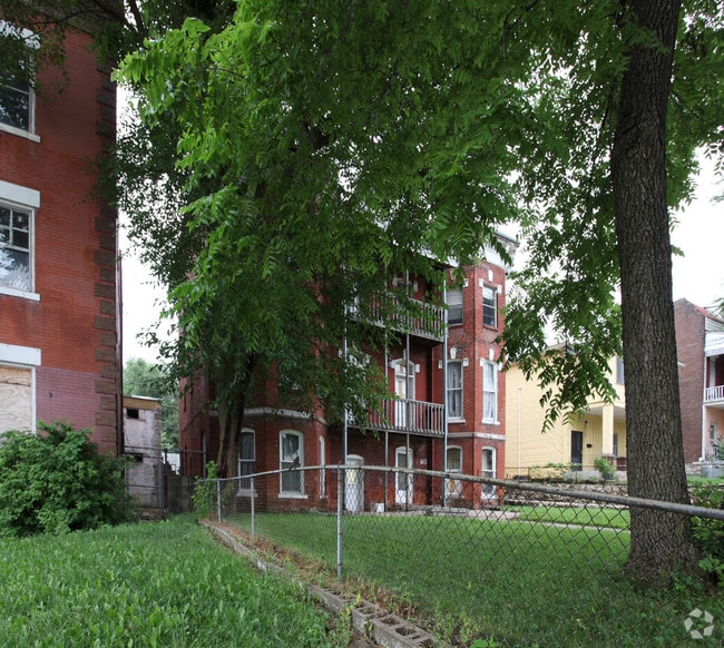 Building Photo - 611-613 Forest Ave