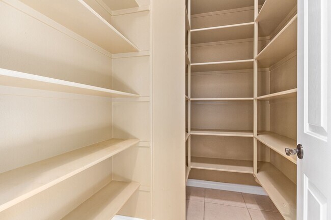 Building Photo - BEAUTIFUL QUEENSRIDGE HIGHLY UPGRADED HOME BY CHRISTOPHER HOMES