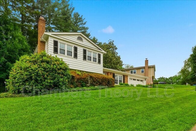 Building Photo - 9221 Talisman Dr