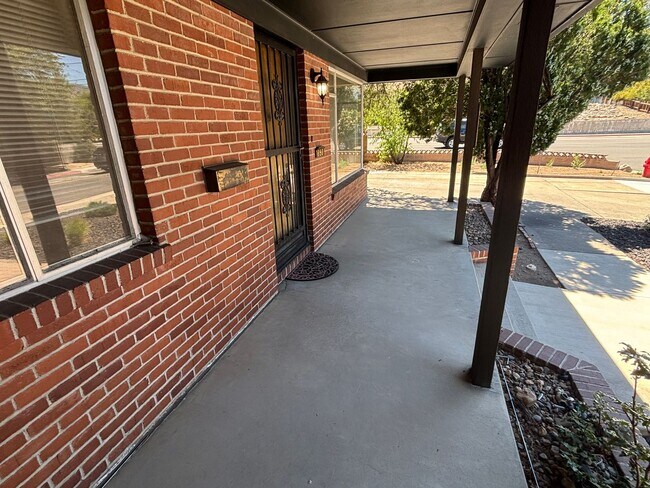 Building Photo - Charming Single Family Home in Old Southwe...