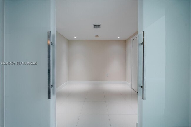 Building Photo - 900 Biscayne Blvd