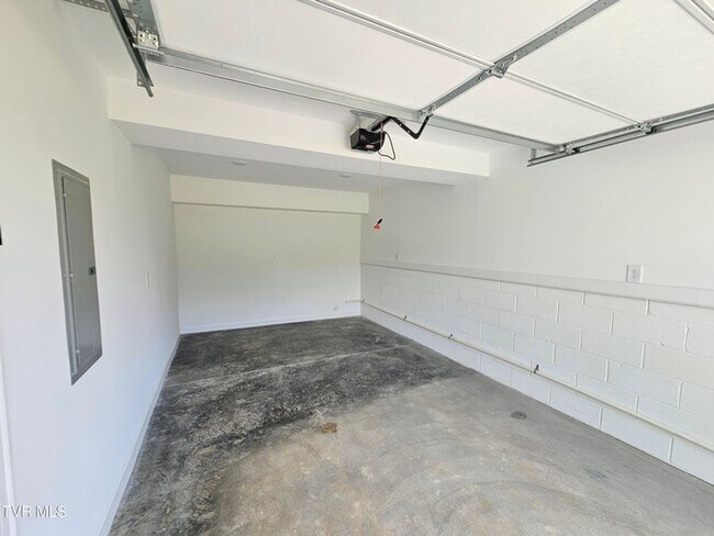 Building Photo - 1412 Indian Ridge Rd