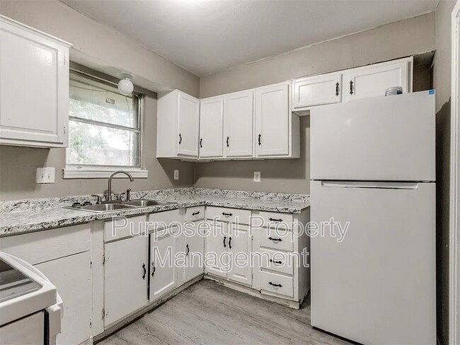 Building Photo - 6814 Lancer Ln