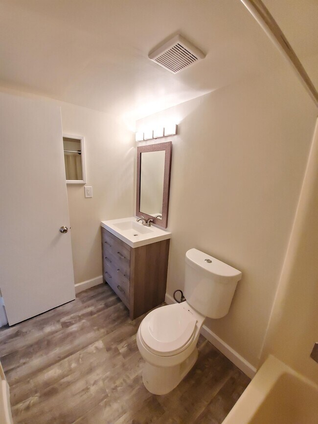 Building Photo - 6040 Shaker Wood Cir