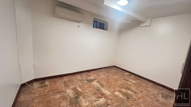 Building Photo - EAST 39 STREET