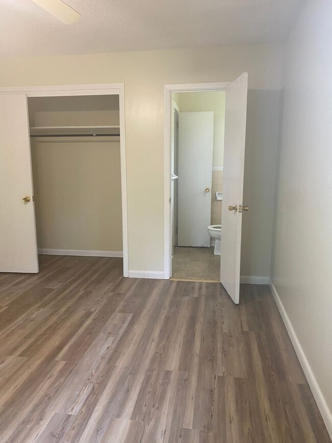 Building Photo - 3 Bedroom 1 1/2 Bath