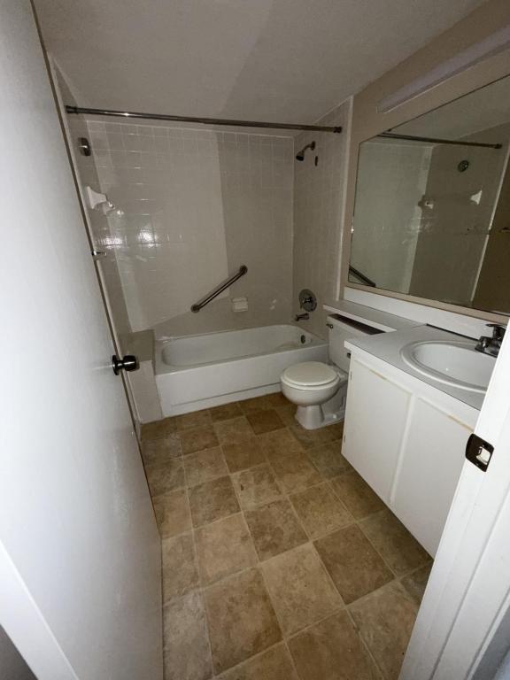 Building Photo - 1627 S Pine Ridge Cir