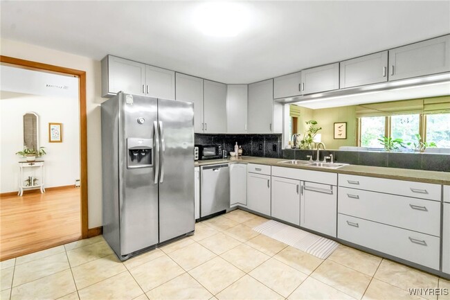 Building Photo - 4770 Boncrest Dr E