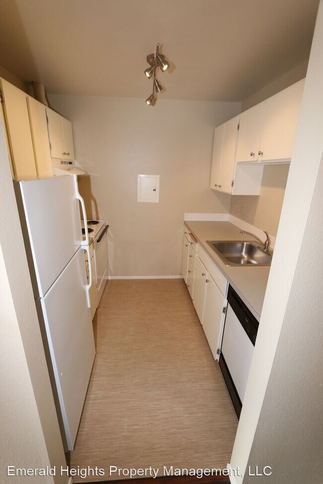Building Photo - 2820 15th Ave W