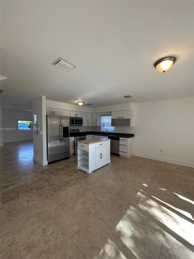 Building Photo - 2772 SW 31st Ct