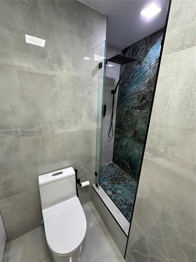 Building Photo - 6039 Collins Ave