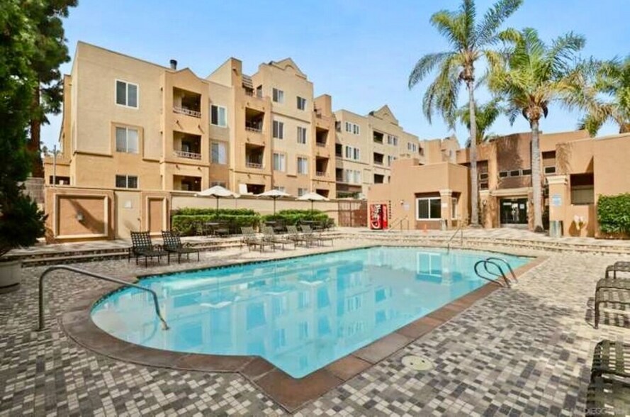 Building Photo - 8889 Caminito Plaza Centro