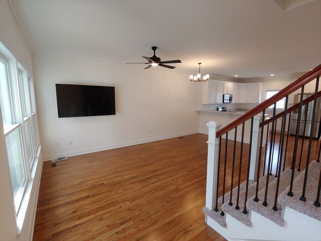 Building Photo - 3 Bedroom, 2.5 Bath Townhome Close to UTC!