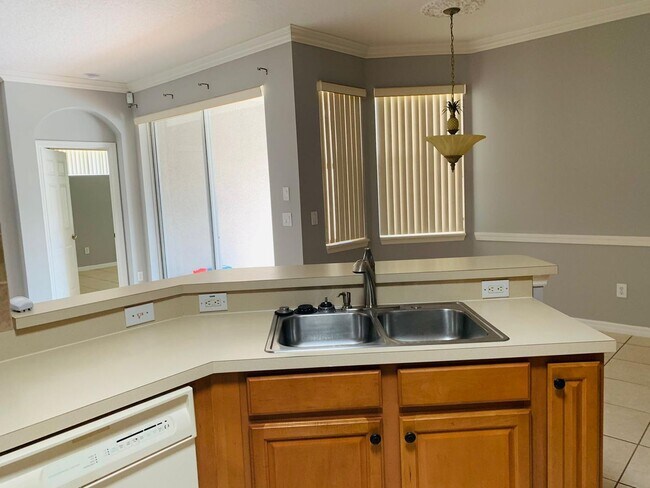 Building Photo - Beautiful 4 bed 3 bath plus Office and Pri...