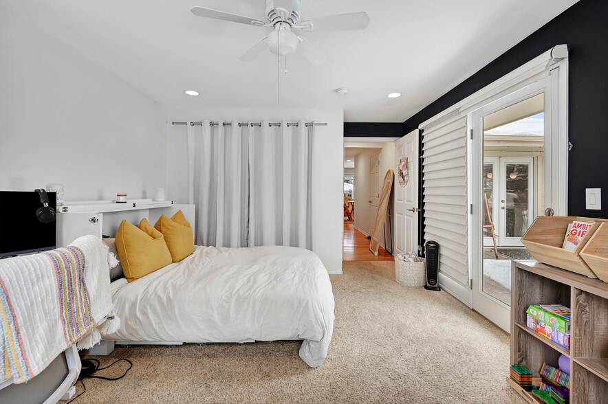 Building Photo - 6526 S Elizabeth Way