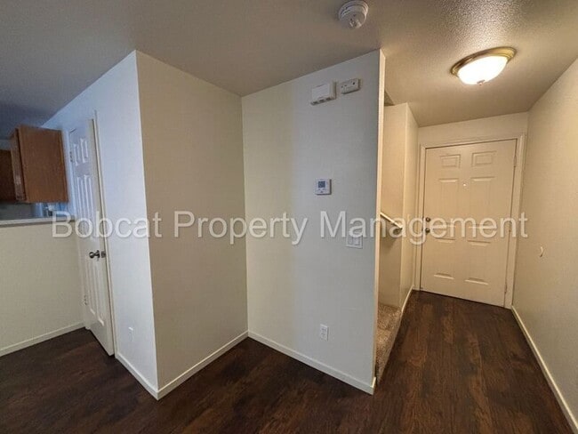 Building Photo - 3958 Village Dr