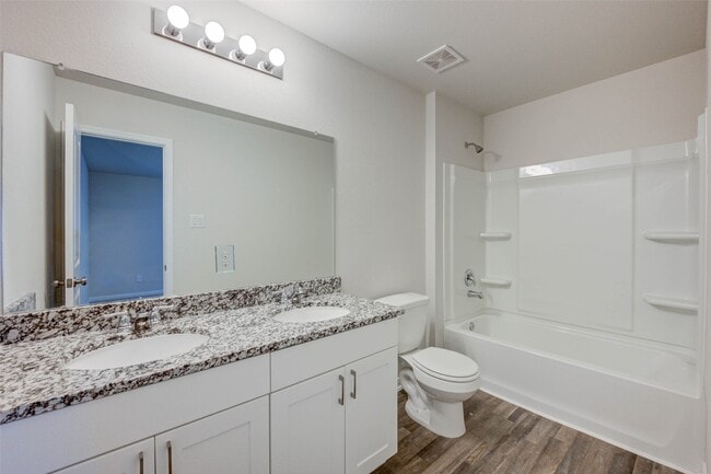 Building Photo - 10042 Cerritos dr