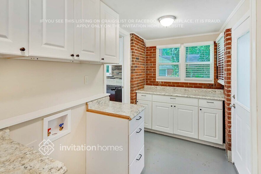 Building Photo - 2312 Markham Ct
