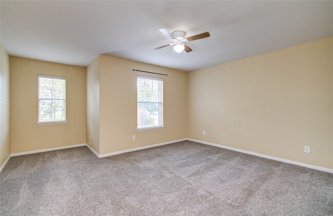 Building Photo - 17607 Memorial Falls Dr