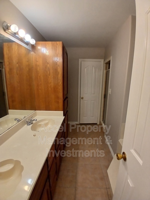 Building Photo - 3216 Ginger Ave