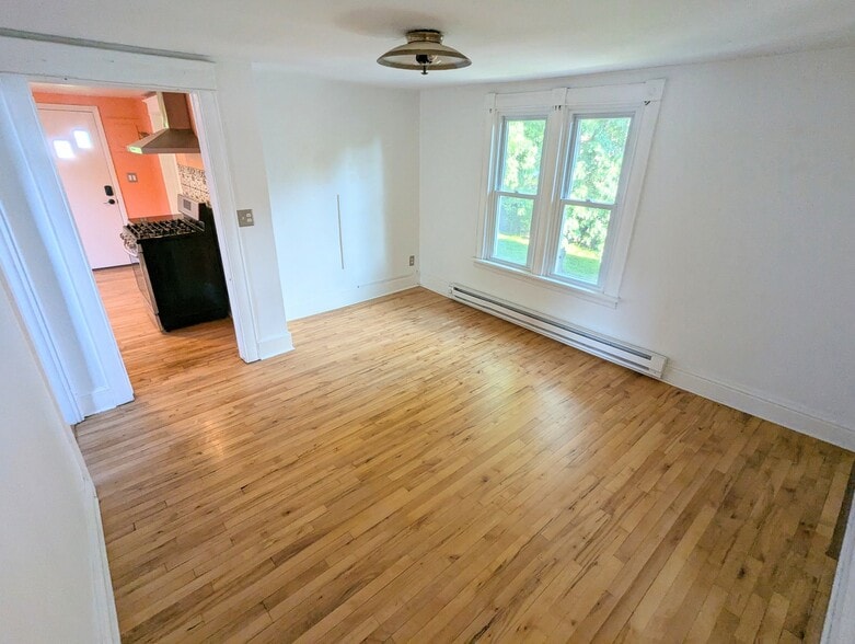 Building Photo - 423 Fillmore St NE