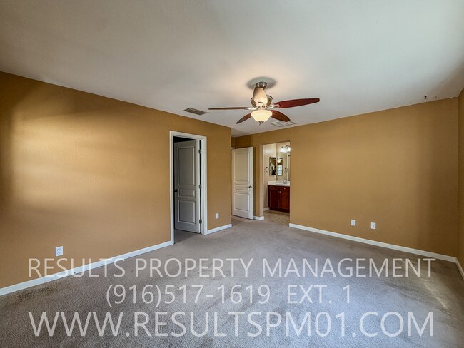 Building Photo - Lovely Courtyard Home 3 Bedroom w Bonus Rm