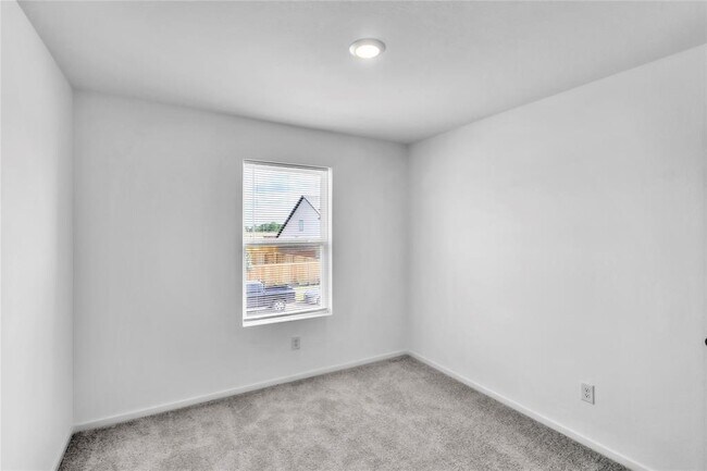 Building Photo - 27627 Village Way Dr.