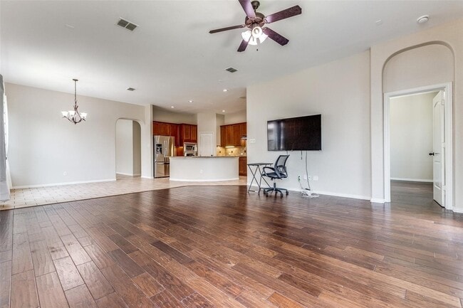 Building Photo - 14625 Riverside Dr
