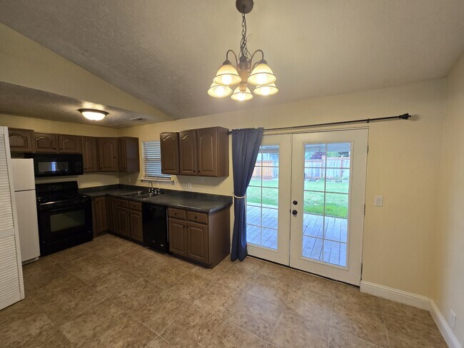 Building Photo - 2575 Dry Creek Dr