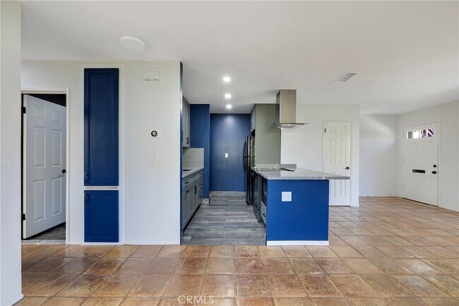 Building Photo - 8231 Deerfield Dr
