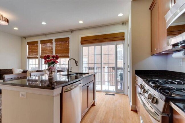 Building Photo - 2149 Red Vine Dr