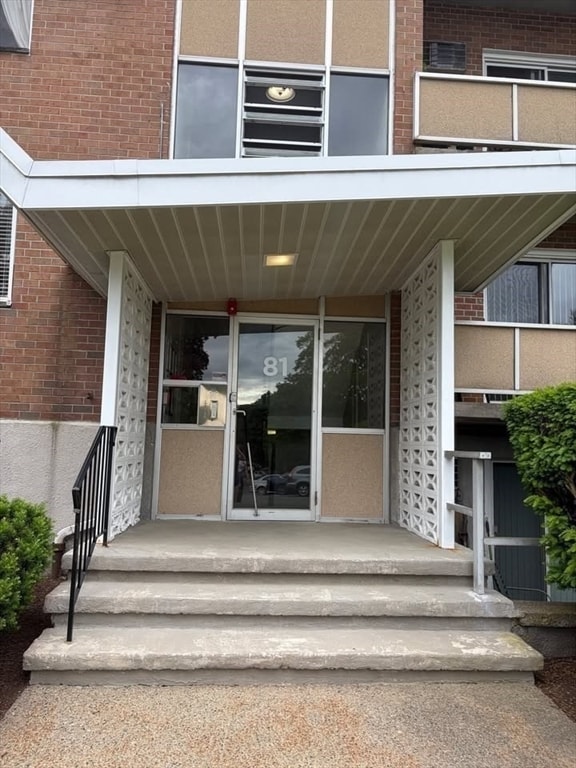 Building Photo - 81 Lionel Ave