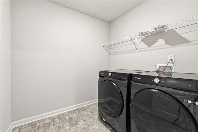 Building Photo - 6615 Bluffview Dr